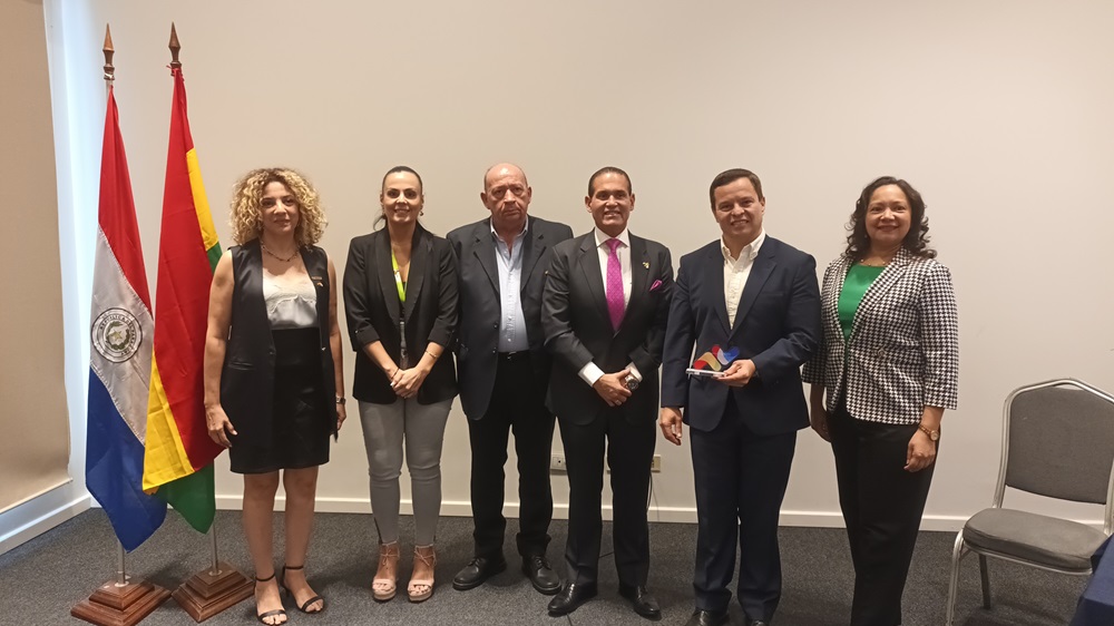 Delegación de empresarios bolivianos que desean invertir en Paraguay recibieron orientación de la CNCSP