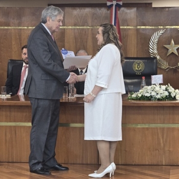 José María Peña recibe homenaje por su aporte a la mediación